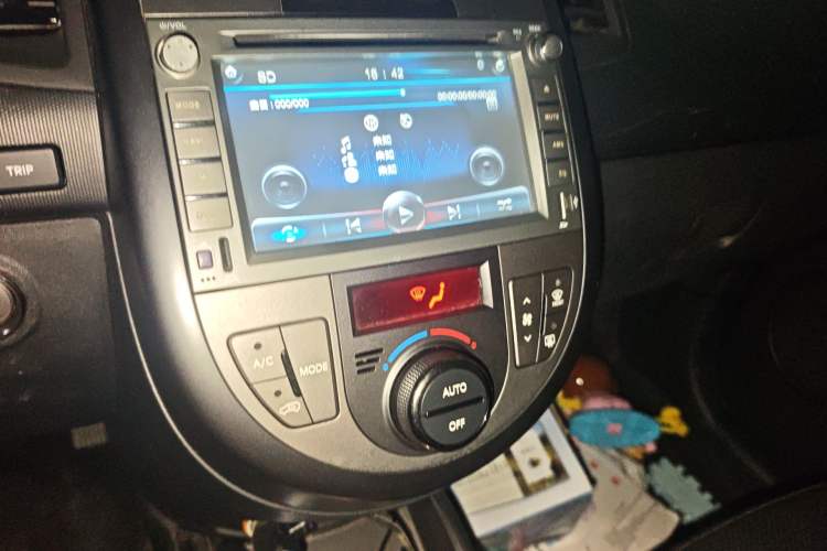 Used Kia Soul 2013 1.6L AT Premium Audio And AC Panel