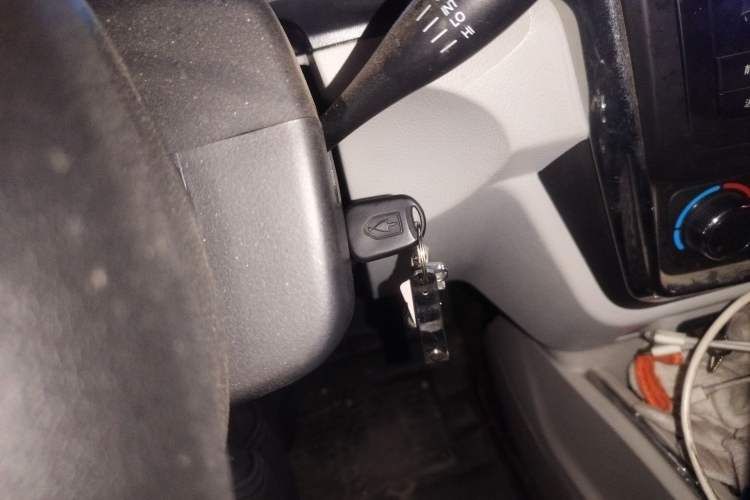 Used Jinbei Hiace X30 2023 1.5L Super-Comfortable Passenger Van 5/6/7-Seater Non-Air-Conditioned Version Model SWC15M
