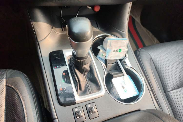 Used Toyota Highlander 2017 2.0T Two-Wheel Drive Luxury Edition 7 Seats