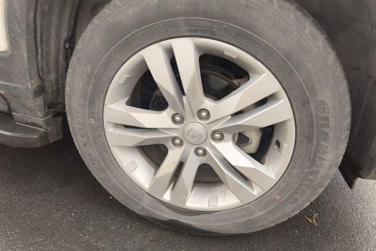 Used CHANGAN CS75 2017 Shangkui Edition 1.5T Automatic Fengxiang Model Right Front Wheel Hub