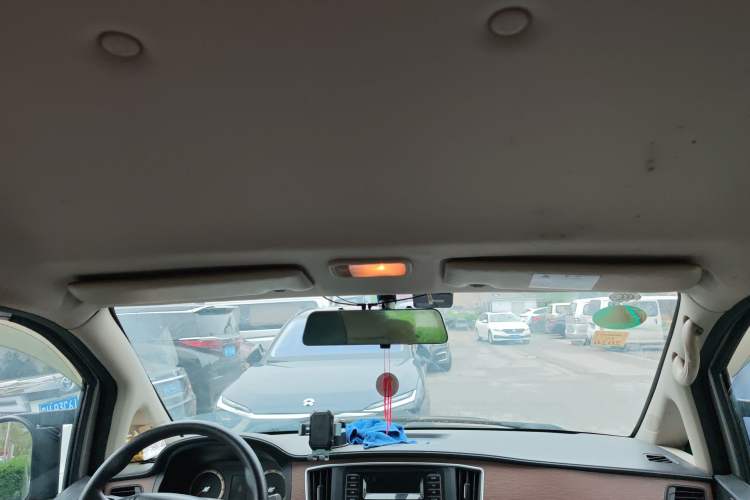 Used FORTHING Lingzhi 2019 Facelifted M5L 1.6L 7-Seater Base Model China VI Standard Headliner