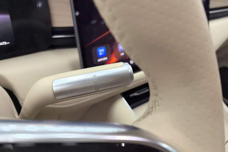 Used Hima AITO M5 2025 Extended-Range Ultra All-Wheel-Drive Version Gear Lever