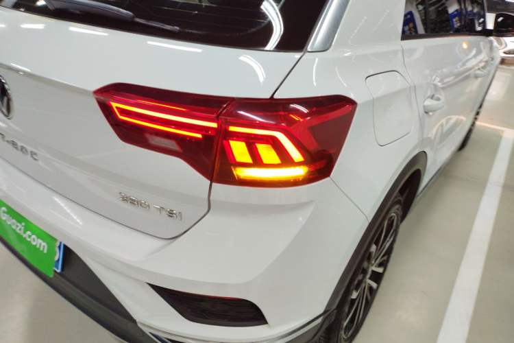 Used Volkswagen T-ROC 2021 280TSI DSG Two-Wheel Drive Comfort Connect Edition
