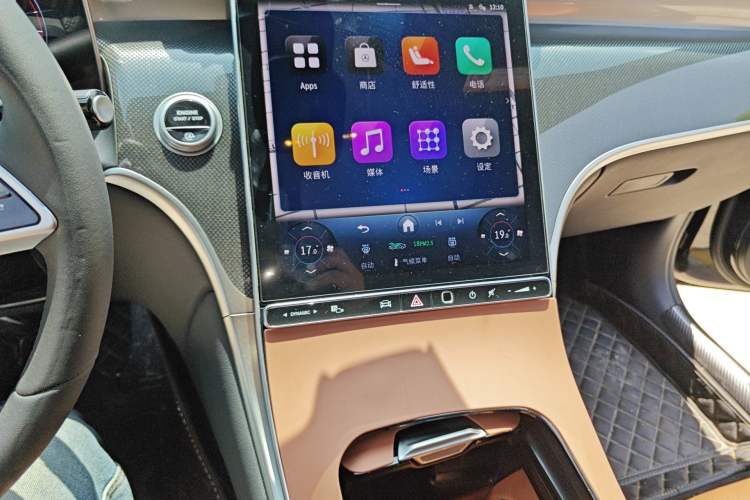 Used Mercedes-Benz GLC 2025 Refresh GLC 260 L 4MATIC Dynamic Edition Audio And AC Panel