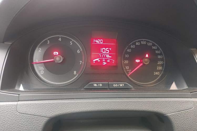 Used Volkswagen Santana 2016 1.6L Manual Fashion Edition
