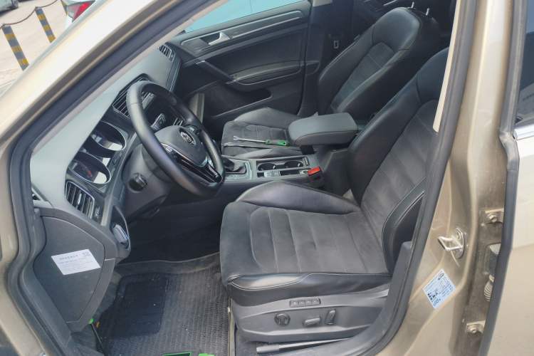 Used Volkswagen Golf 2018 230TSI Automatic Luxury Version Left Front Seat