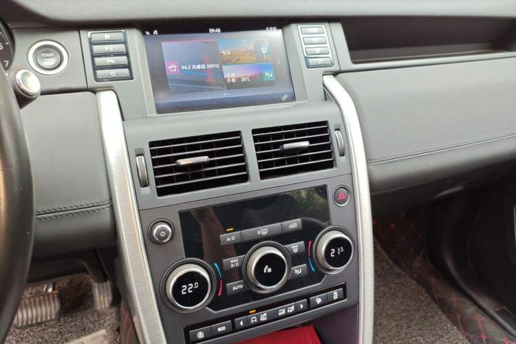 Used Land Rover Discovery Sport 2018 240 PS SE Version Audio And AC Panel