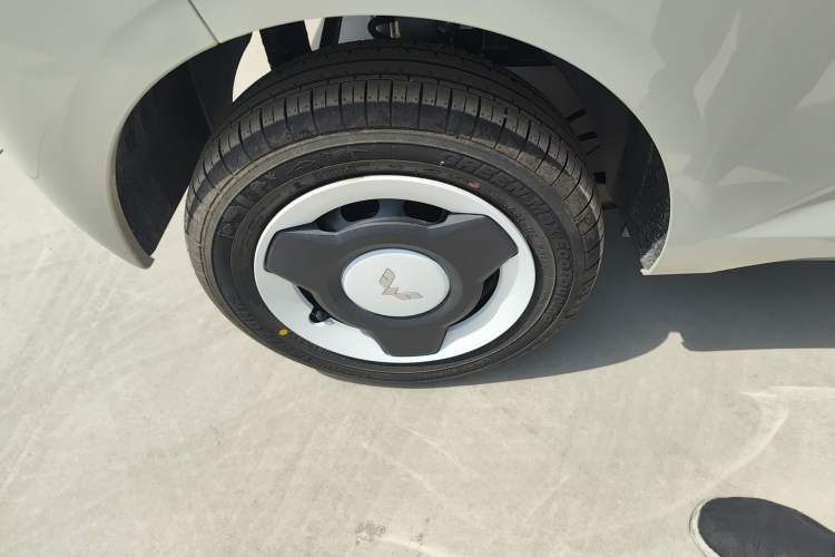 Used Wuling Hongguang MINIEV 2024 3rd Generation 215km Youth Edition Right Rear Wheel Hub