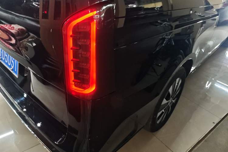 Used Mercedes-Benz Vito 2021 2.0T Elite Version 7 Seats Right Rear Taillight
