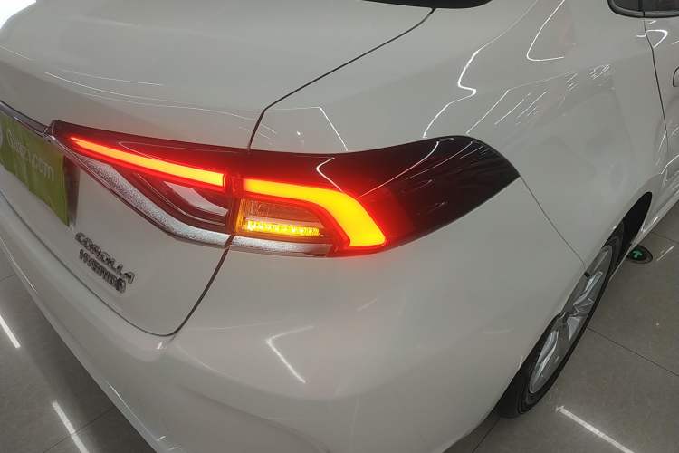 Used Toyota Corolla 2023 1.8L Smart Electric Hybrid Dual-Motor Elite Edition Right Rear Taillight