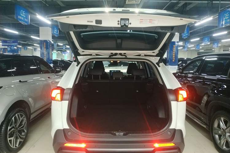 Used Toyota RAV4 2020 Dual-Motor 2.5L E-CVT Four-Wheel Drive Flagship Edition Trunk