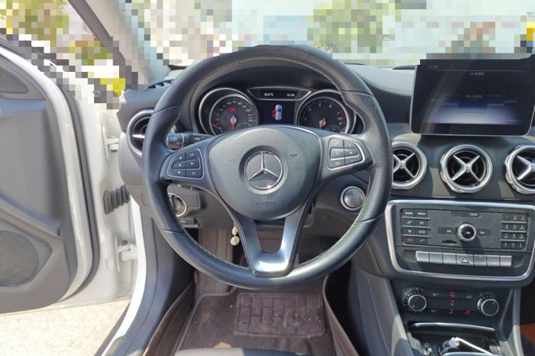 Used Mercedes-Benz GLA 2018 GLA 200 Fashion Model Steering Wheel