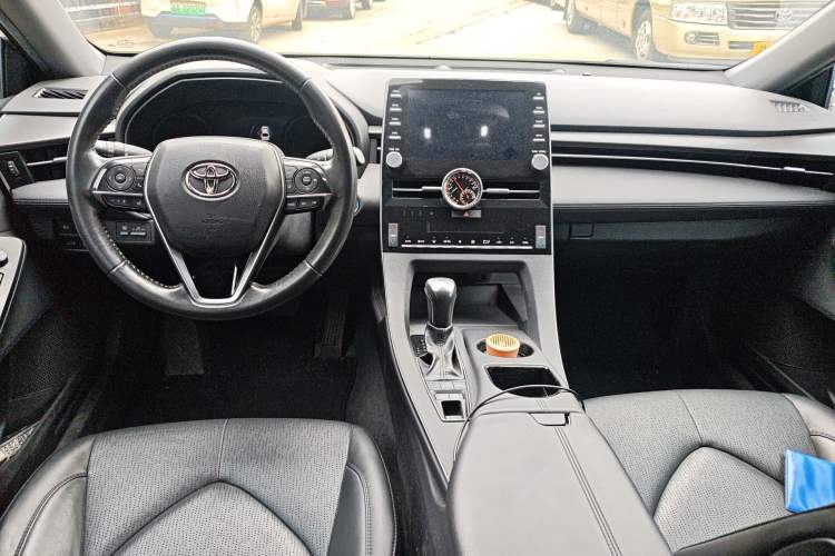 Used Toyota Avalon 2019 Dual-Engine 2.5L Luxury Edition China VI Standard
