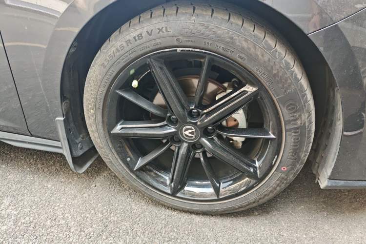 Used CHANGAN UNI-V 2023 1.5T Prestige Model Right Front Wheel Hub