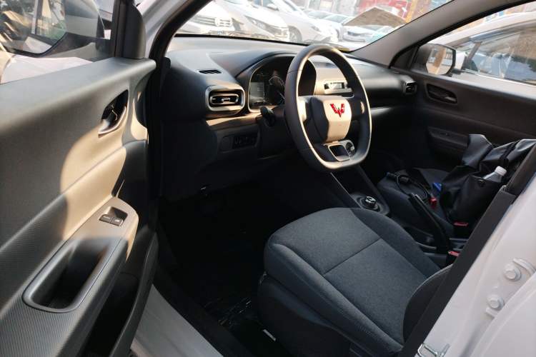 Used Wuling Hongguang New Energy 2025 Extended-Range Hybrid 50 km Utility Version