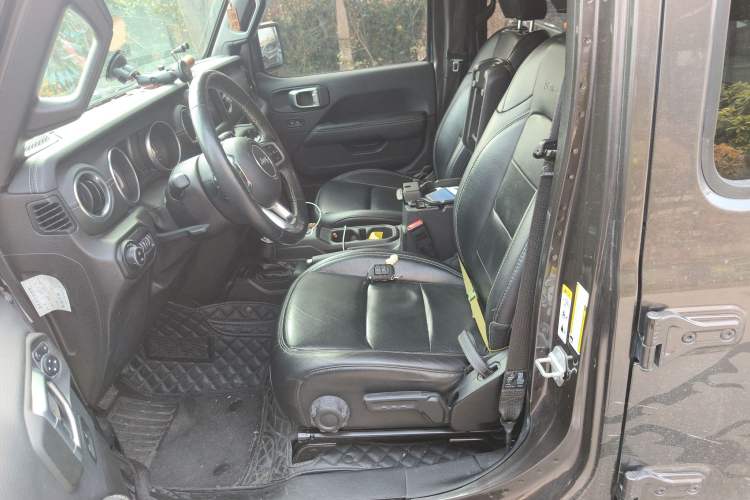 Used Jeep Wrangler 2018 2.0T Sahara Four-Door Edition Left Front Seat