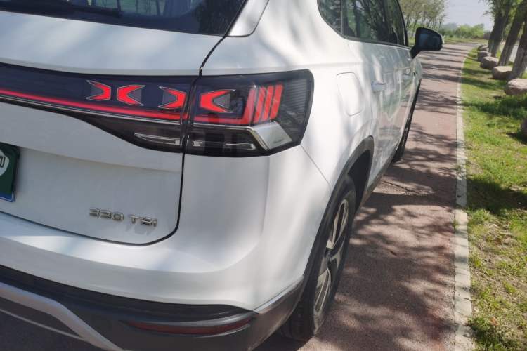 Used Volkswagen Tayron 2023 330TSI Two-Wheel-Drive Luxury Plus Advanced Version Right Rear Taillight