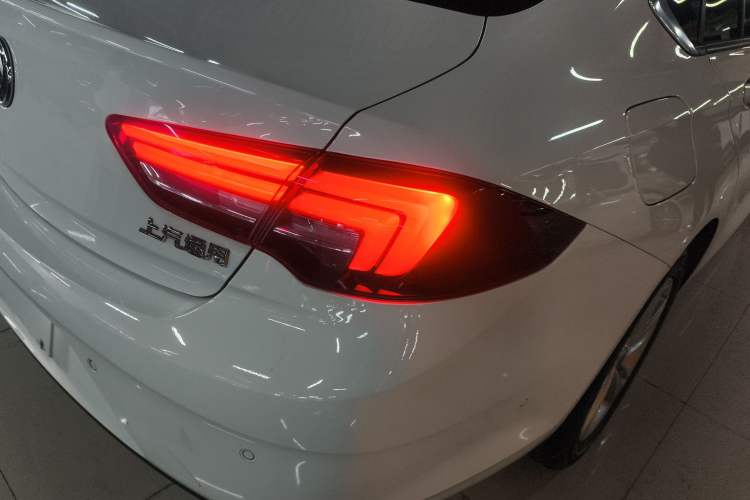 Used Buick Regal 2017 20T Luxury Model Exterior 3