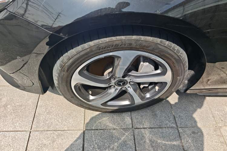 Used Mercedes-Benz E-Class 2019 Restyled E 300 L Sporty and Stylish Edition Left Front Wheel Hub