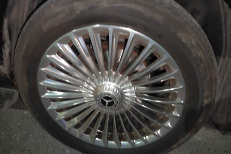 Used Mercedes-Benz Vito 2013 3.0L Elite Edition Right Front Wheel Hub