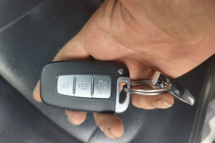Used Kia K5 2011 2.0L Automatic TOP