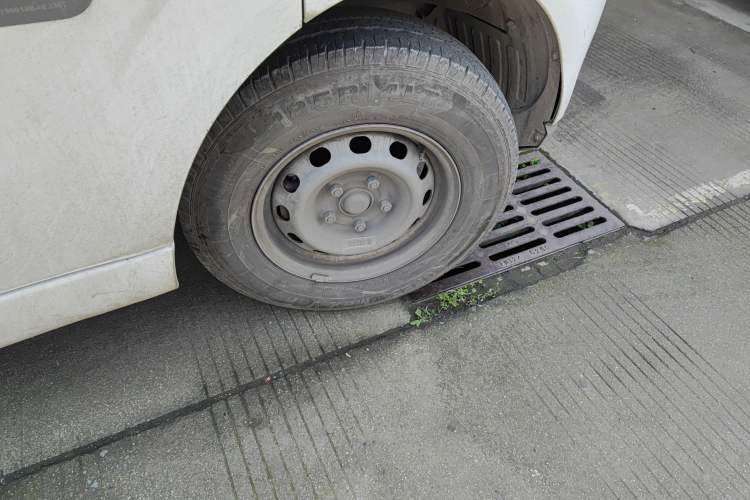 Used Farizon Xingxiang V 2023 V6E Guoxuan Hi-Tech 38.7 kWh Value Edition Right Front Wheel Hub