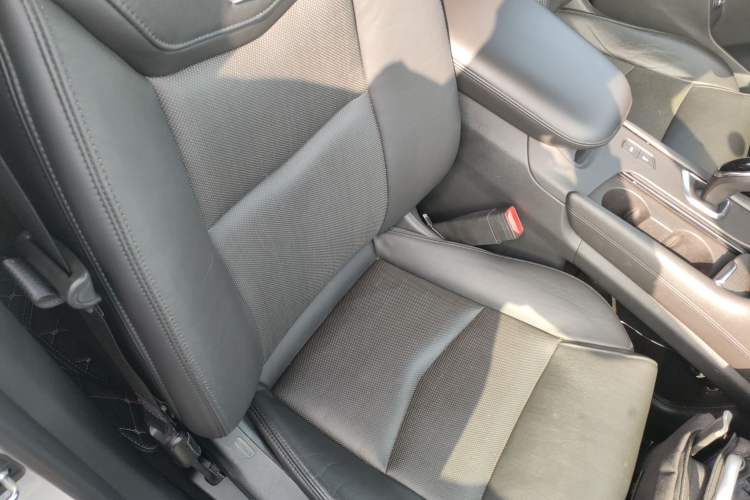 Used Cadillac XT5 2016 25T Luxury Model
