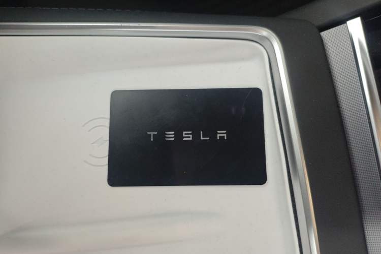 Used Tesla Model Y 2025 Long-Range All-Wheel-Drive Version