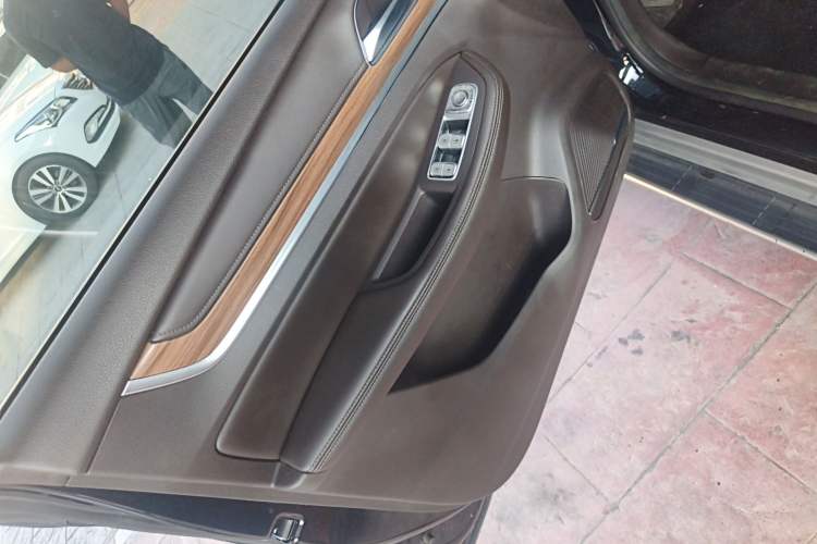 Used Roewe RX8 2019 30T Smart Connectivity Two-Wheel Drive Supreme Flagship Edition