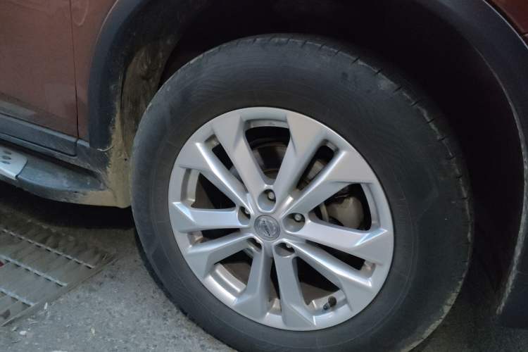 Used Nissan X-Trail 2014 2.0L CVT Comfort Edition 2WD Right Front Wheel Hub