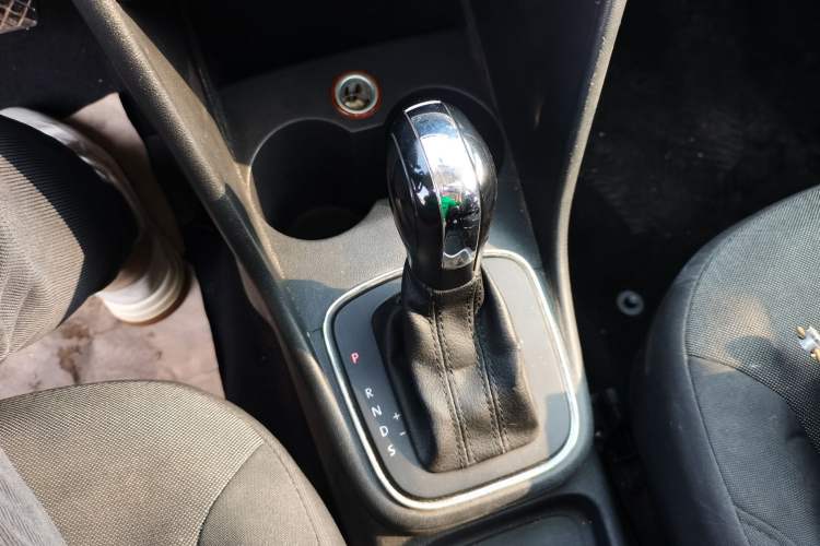 Used Volkswagen Polo 2014 1.6L Automatic Comfort Edition Gear Lever