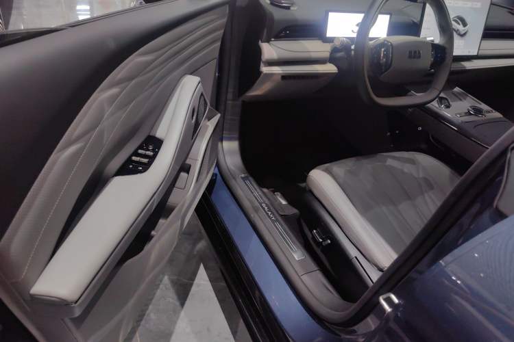 Used Geely Galaxy 8 2025 130km EM-i Deluxe Edition
