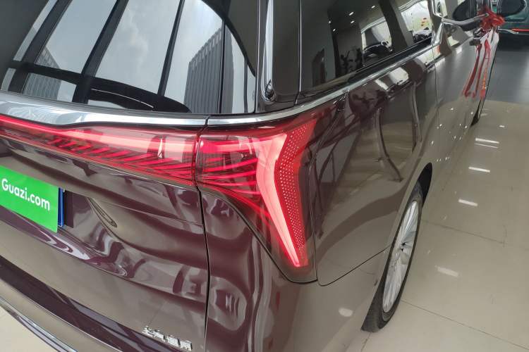 Used Buick Century 2023 2.0T Seven-Seater Yinshi Edition Right Rear Taillight