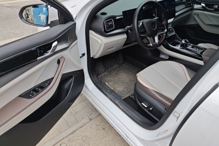 Used BYD Qin PLUS 2023 Champion Edition DM-i 120KM Excellence Model Driver Seat