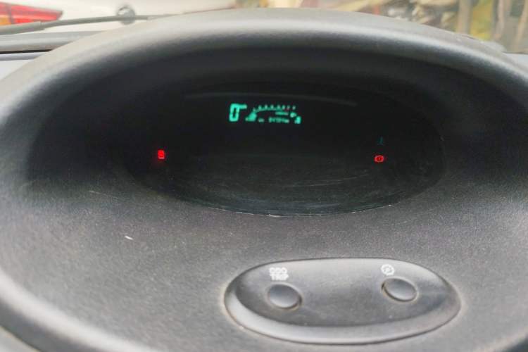 Used FAW Weizi 2004 1.3L Manual Deluxe Model
