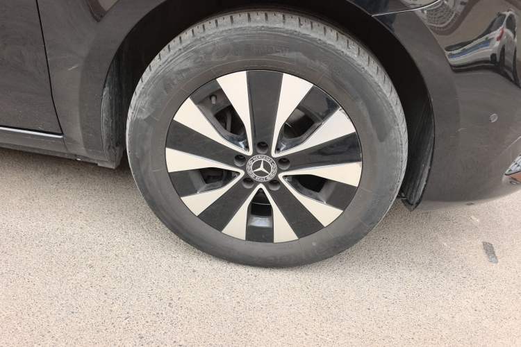 Used Mercedes-Benz Vito 2021 2.0T Elite Version 7 Seats Right Front Wheel Hub