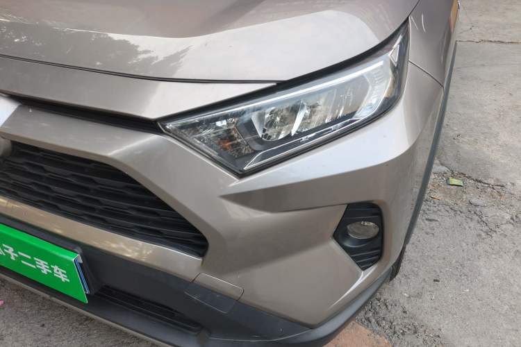 Used Toyota RAV4 2020 Dual-Engine 2.5L E-CVT 4x4 Elite PLUS Edition
