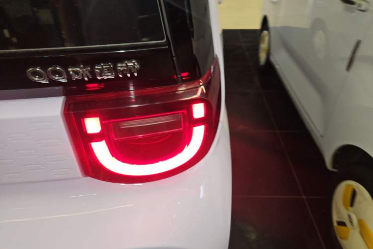 Used Chery New Energy QQ Ice Cream 2022 170km Sundae Phosphate Lithium-Ion