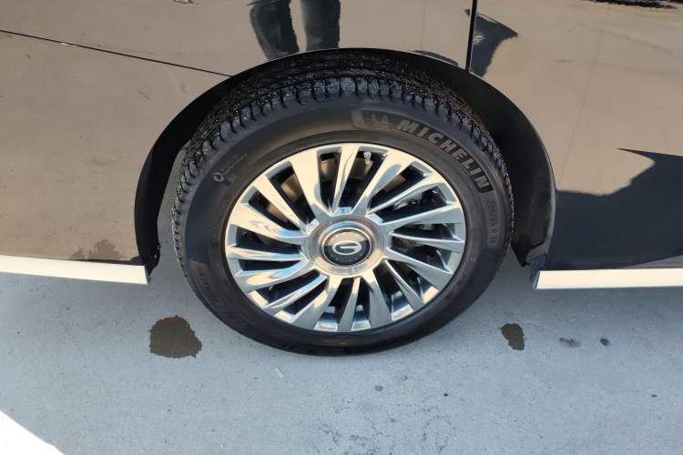 Used GAC Trumpchi M8 2023 Zongshi Series Dual-Motor Flagship Edition Right Rear Wheel Hub