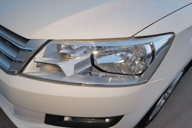 Used Volkswagen Santana 2015 1.6L Automatic Comfort Edition Left Front Headlight