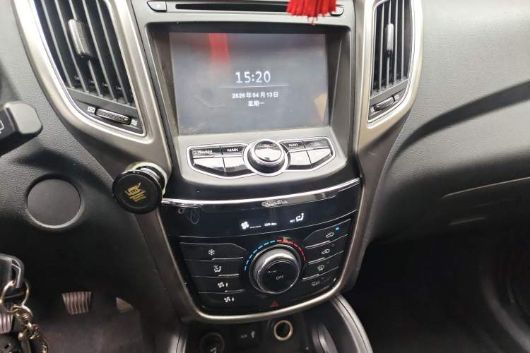 Used CHANGAN CS75 2014 2.0L Manual Luxury Version China V Standard Audio And AC Panel