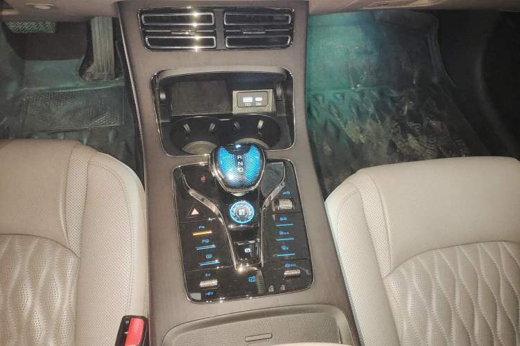 Used BYD Han 2025 DM-i Intelligent Driving Edition 125KM LiDAR Flagship Model Gear Lever