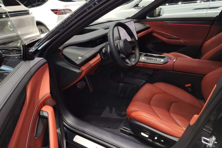 Used Xiaomi Auto SU7 2024 Four-Wheel Drive Ultra-Long Range Advanced Intelligent Driving Max Edition
