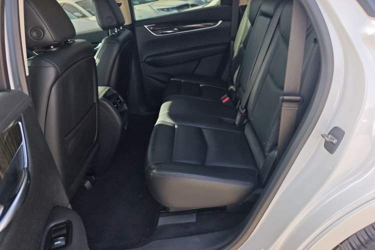 Used Cadillac XT5 2018 28T Four-Wheel Drive Luxury Model Left Rear Seat