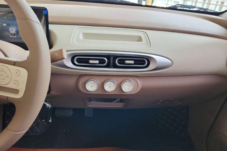 Used Wuling Hongguang MINIEV 2025 Four-Door Version Advanced Edition Audio And AC Panel