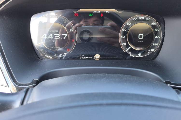 Used Geely Auto Emgrand GT 2021 1.8T Flagship Edition Odometer Close Up