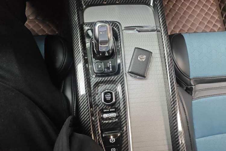 Used Volvo XC60 New Energy 2019 T8 E-Drive Hybrid Intelligent Luxury Sport Edition China VI Gear Lever