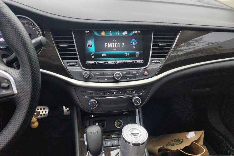 Used Buick Verano 2018 Sedan 20T Dual-Clutch Leading Model Audio And AC Panel
