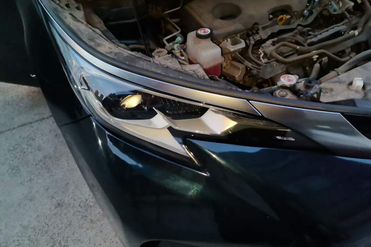 Used Toyota Granvia 2022 2.5L Hybrid Premium Edition Right Front Headlight