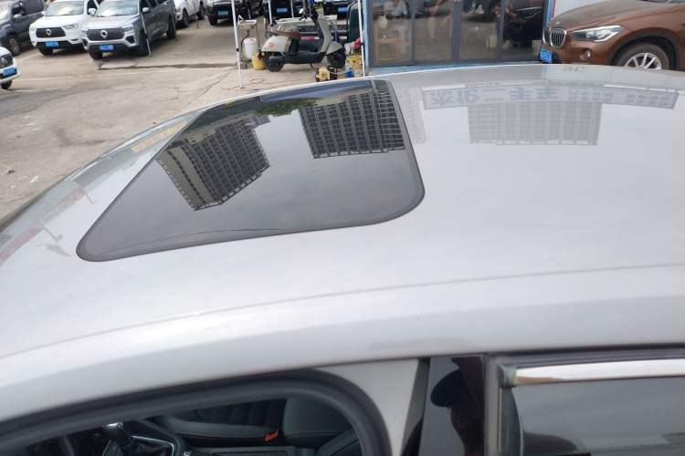 Used Volkswagen Sagitar 2017 230TSI Automatic Luxury Edition Roof